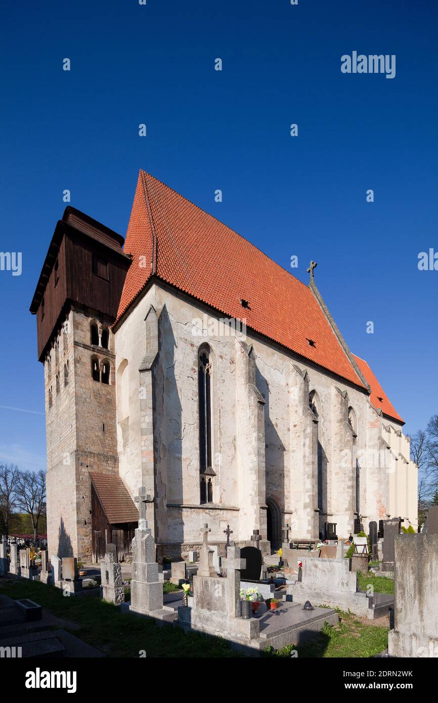 ***DATEI FOTO*** Friedhof und Kirche St. Giles in Milevsko, Tschechische Republik am 20. April 2011. (CTK Photo/Martin Sterba) Stockfoto