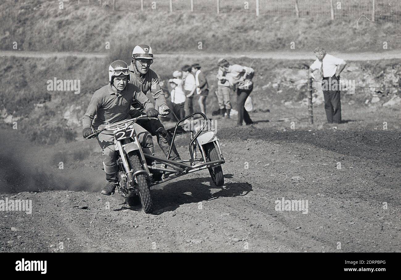 1970er Jahre, historisch, Motorcross... draußen auf dem Dirt Circuit