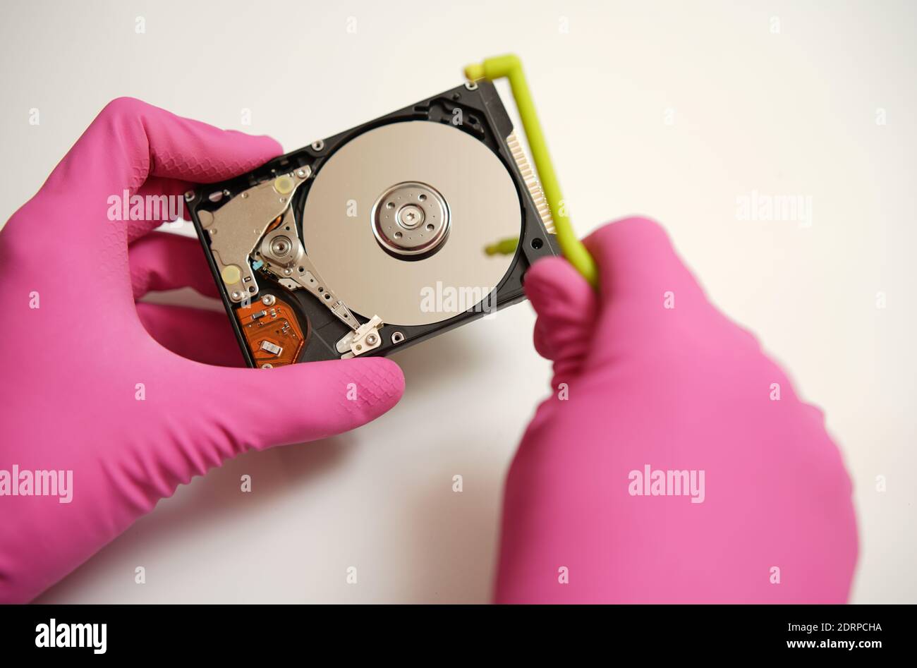 Sichere Reinigung und Überprüfung Ihrer elektronischen Daten auf Medien. Konzept. Stockfoto