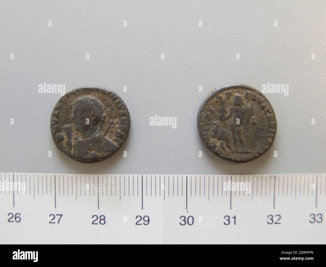 Herrscher: Licinius, Kaiser von Rom, ca. 265–325, Reg. 308–24, Prägeanstalt: Antiochia, Honorand: Licinius II., 1 Nummus von Licinius aus Antiochien, 317–19, argentiferöse Bronze, 4.39 g, 5:00, 18.2 mm, hergestellt in Antiochia, Syrien, römisch, 4. Jahrhundert, Numismatik Stockfoto
