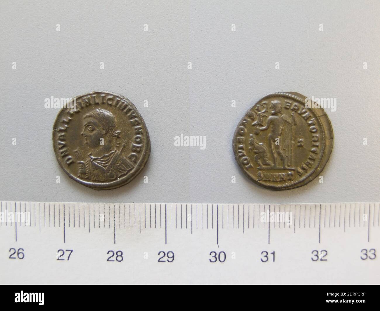 Herrscher: Licinius, Kaiser von Rom, ca. 265–325, Reg. 308–24, Prägeanstalt: Antiochia, Honorand: Licinius II., 1 Nummus von Licinius aus Antiochien, 317–18, argentiferöse Bronze, 3.09 g, 12:00, 19.7 mm, hergestellt in Antiochia, Syrien, römisch, 4. Jahrhundert, Numismatik Stockfoto