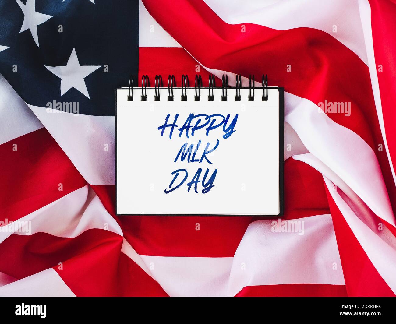 Gratulatory Inschrift auf dem Hintergrund der amerikanischen Flagge Stockfoto