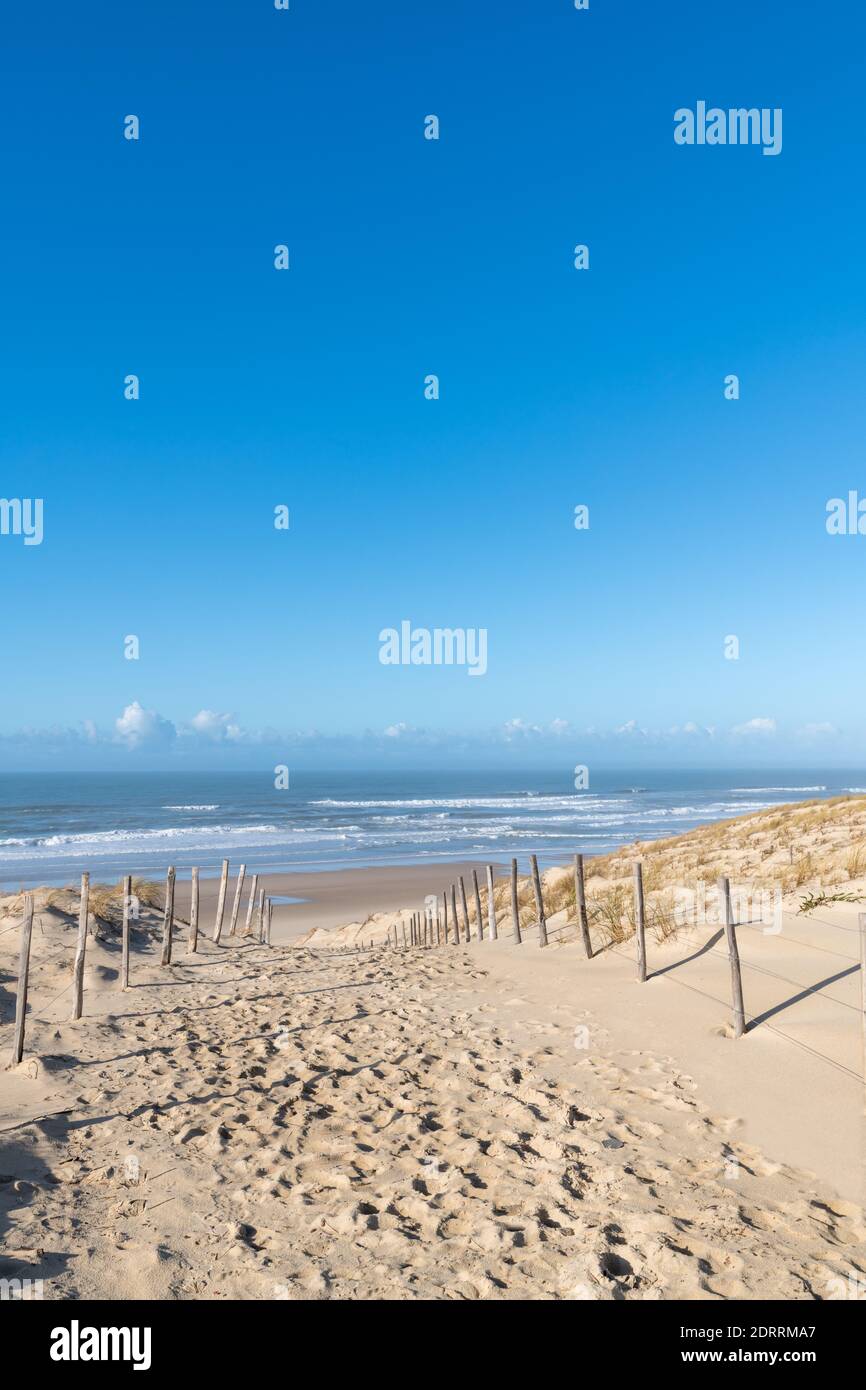 Le Porge, in der Nähe von Lacanau in Médoc, Frankreich. Zugang zum Strand Stockfoto