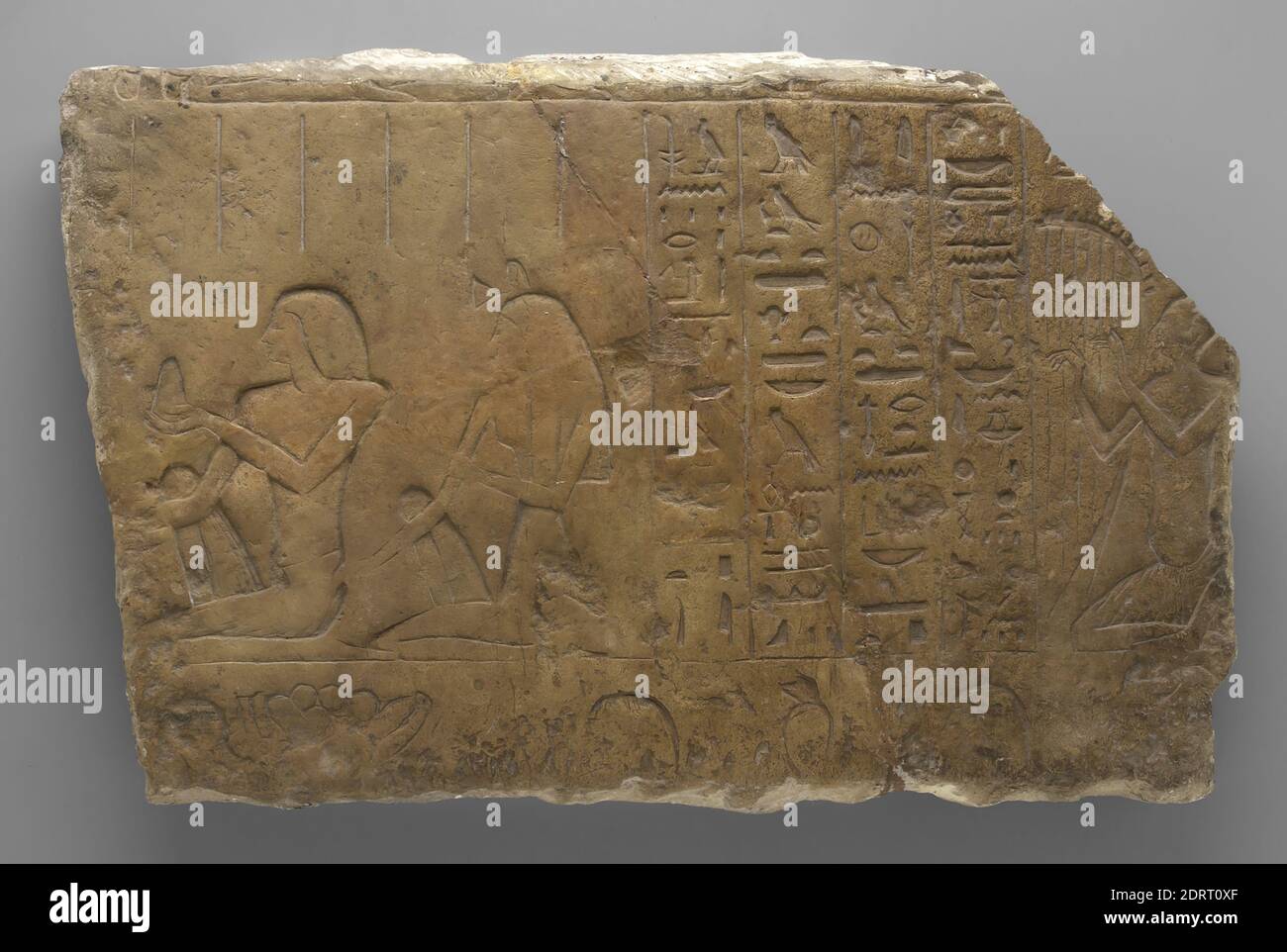 Relief mit Harperlied, Kalkstein, 43.2 × 66.1 cm (17 × 26 in.), ägyptisch, Dynastien 19–20, Skulptur Stockfoto