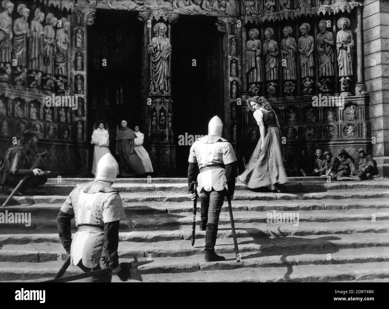MAUREEN O'HARA als Esmeralda auf der Suche nach Zuflucht im HUNCHBACK VON NOTRE DAME 1939 Regisseur WILLIAM DIETERLE Roman Victor Hugo RKO Radiokorso Stockfoto