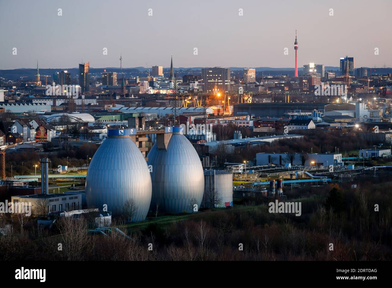 Dortmund, Ruhrgebiet, Nordrhein-Westfalen, Deutschland - Stadtpanorama Dortmund, Skyline der Dortmunder Innenstadt, im hinteren Fernsehturm Florian A Stockfoto