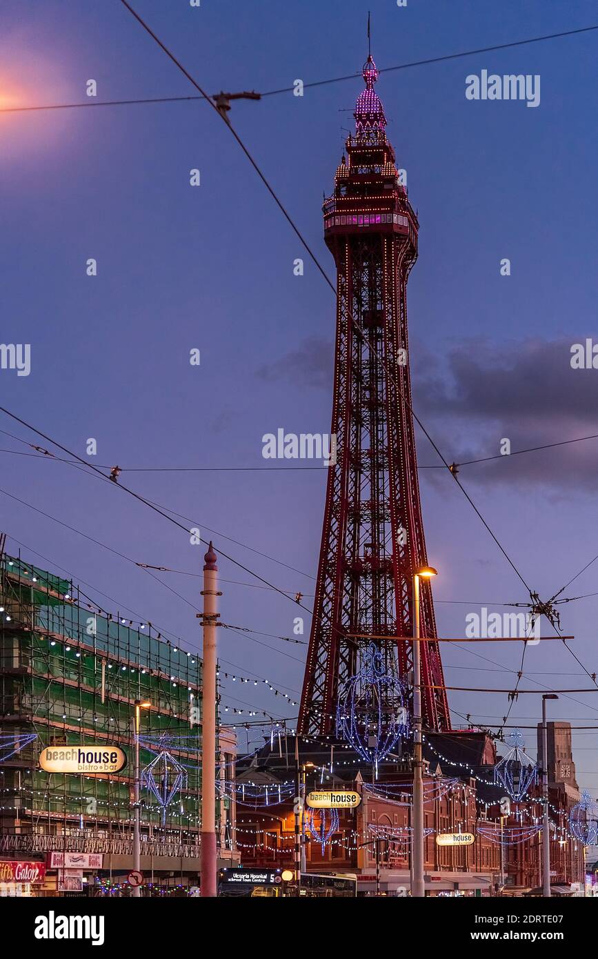 Blackpool Tower beleuchtet in der Illuminations Periode. Stockfoto