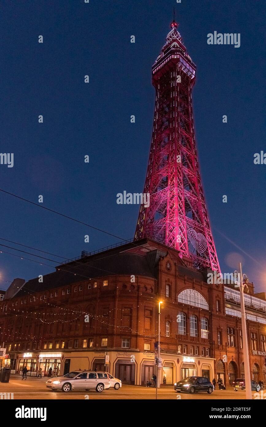 Blackpool Tower beleuchtet in der Illuminations Periode. Stockfoto