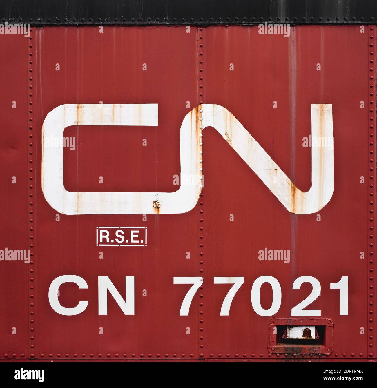 Tatamagouche, Kanada - 04. Mai 2016: Logo der Canadian National Railway Company auf dem Güterwagen. CN ist in Kanada und Teilen der USA tätig. Stockfoto