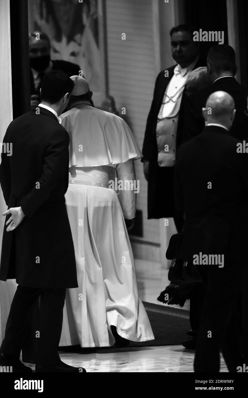 21. Dezember 2020 - Vatikanstadt (Heiliger Stuhl) - PAPST FRANZISKUS bei der Audienz der Arbeiter und Angestellten der Vatikanstadt in Aula Paolo VI im Vatikan - © EvandroInetti via ZUMA Wire Credit: Evandro Inetti/ZUMA Wire/Alamy Live News Stockfoto