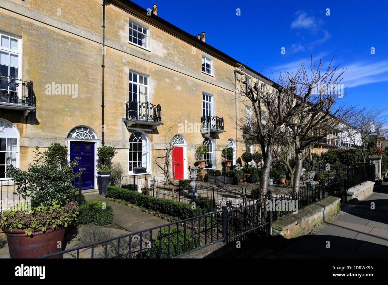 Ansicht der Häuser in Rutland Terrasse, EINE Reihe von Regency-Stil Häuser gebaut in 1831, Stamford Stadt; Lincolnshire; England; Großbritannien Stockfoto