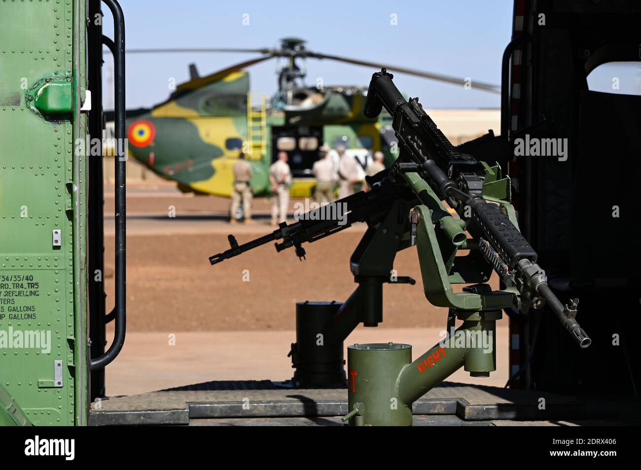 MALI, Gao, Minusma UN Mission, Camp Castor, Helicopter unit Rumänische Pumas für Rettungsflüge, Hubschrauber IAR-330 Puma L-RM / MALI, Gao, UN Mission Minusma, Multidimensionale integrierte Stabilisierungsmission der Vereinten Nationen in Mali, CAMP CASTOR , rumänische Hubschrauber Staffel für medizinische Hilfe, Helikopter IAR-RM 330 Stockfoto