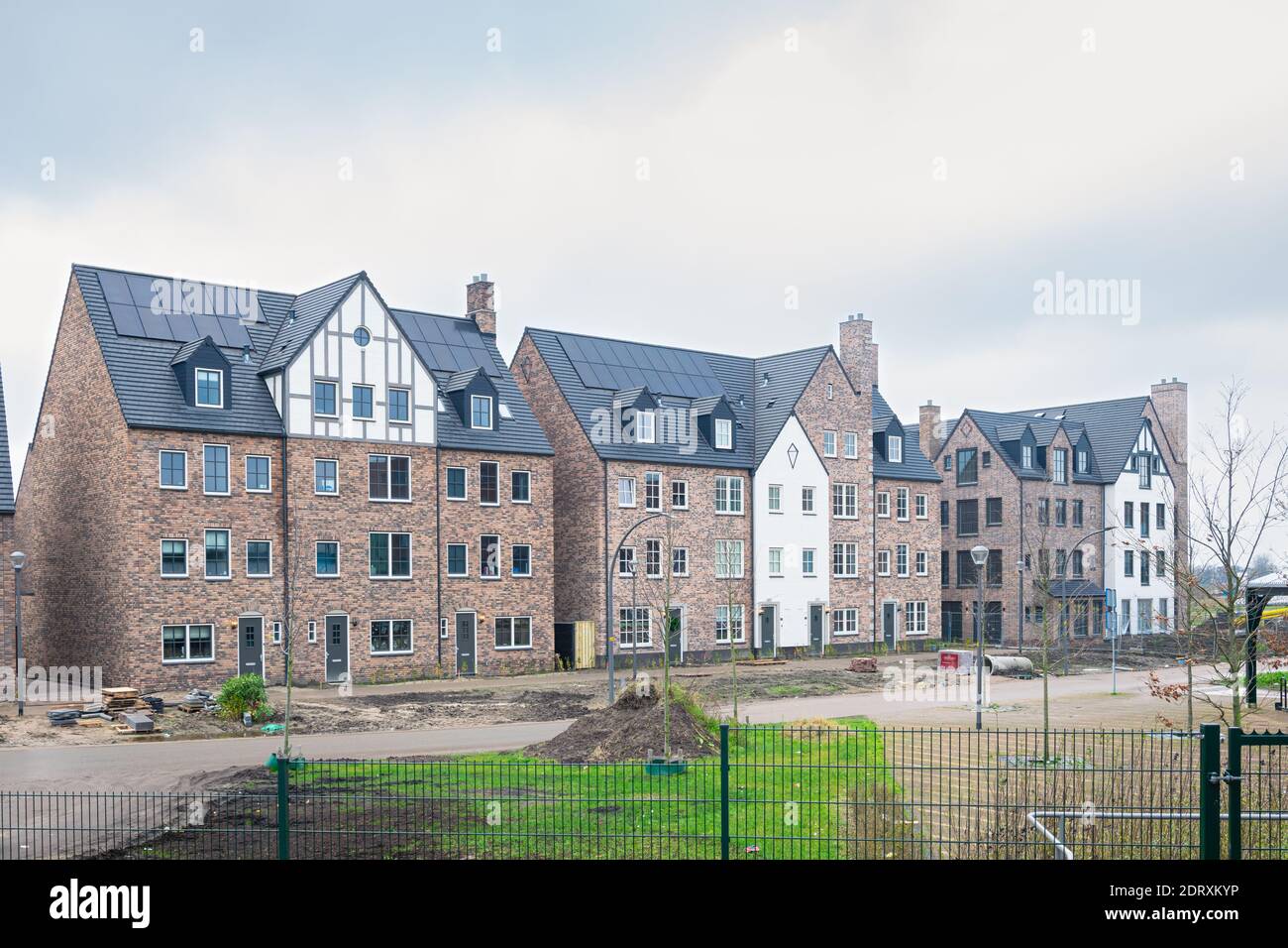 Moderne Wohnungen im Landhausstil in der neuen Wohnanlage 'Triangel' in Waddinxveen, Holland. Stockfoto