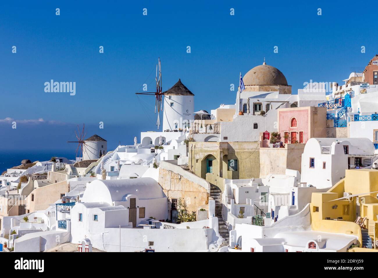 Oia Dorf, das malerischste Dorf auf Santorini Insel, ein berühmter touristischer Ferienort in den Kykladen Inseln, Ägäis, Griechenland, Europa Stockfoto