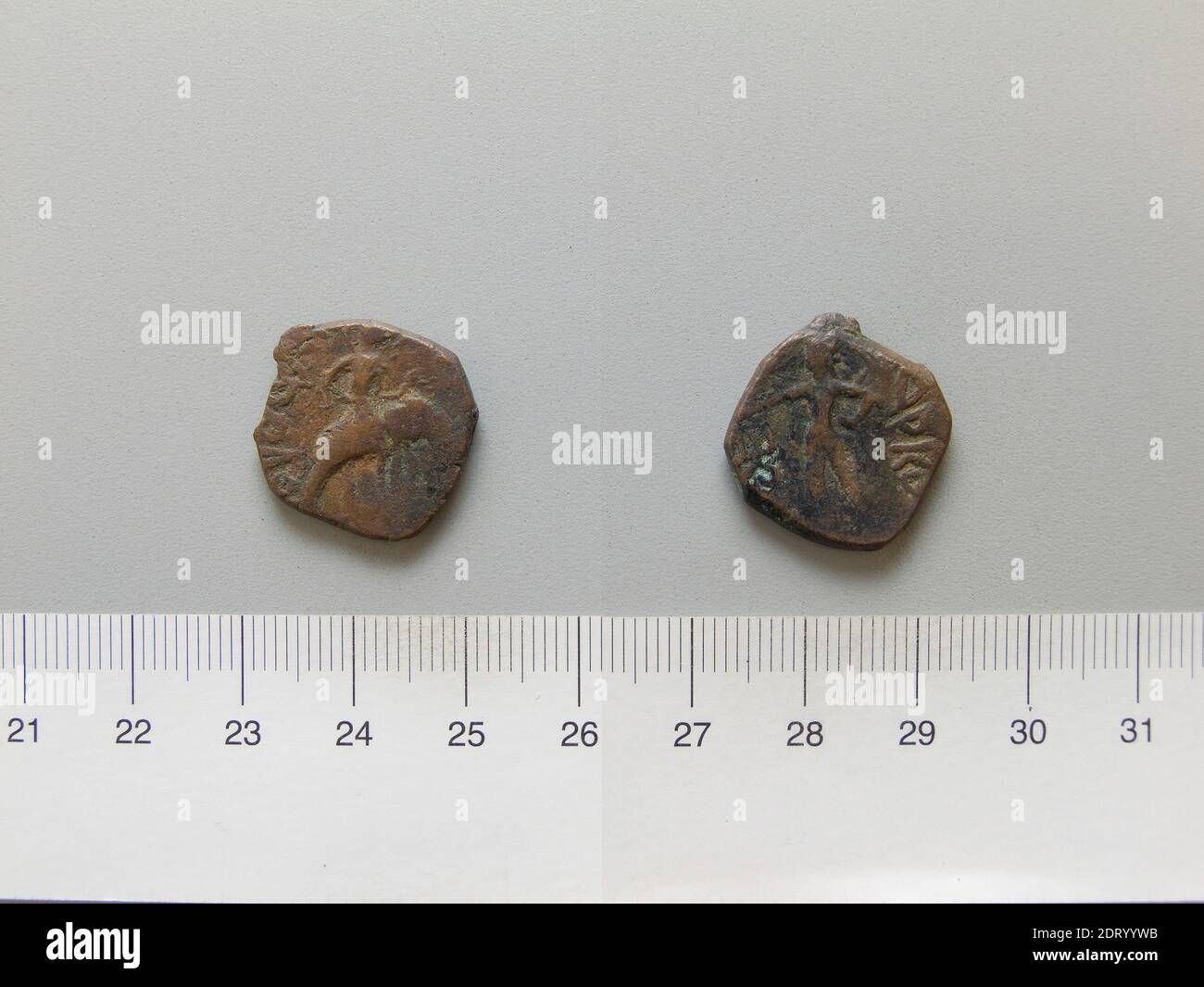 Herrscher: Huvishka, Kaiser des Kushan-Reiches, regierte 150–180, Münzstätte: Baktrien, Münze von Huvishka, König von Baktrien aus Baktrien, ca. 106–38 n. Chr., Kupfer, 5.33 g, 12:00, 21.1 mm, hergestellt in Baktrien, griechisch, 2. Jahrhundert n. Chr., Numismatik Stockfoto