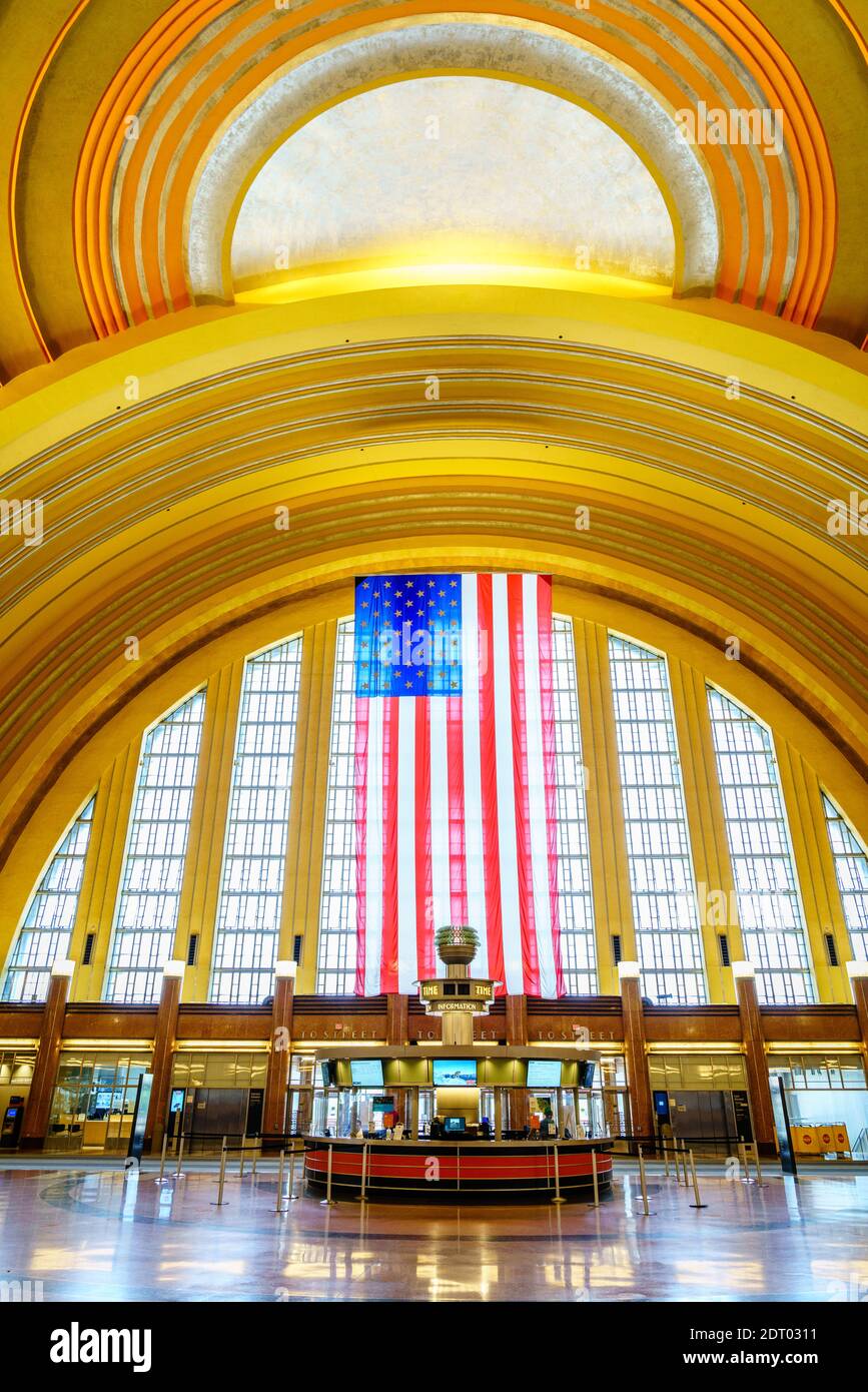 Cincinnati, Ohio, 29. August 2020: Zentrale Halle (die Rotunde) eines historischen Cincinnati Union Terminal Gebäudes, in dem sich das Cincinnati Museum Center befindet Stockfoto