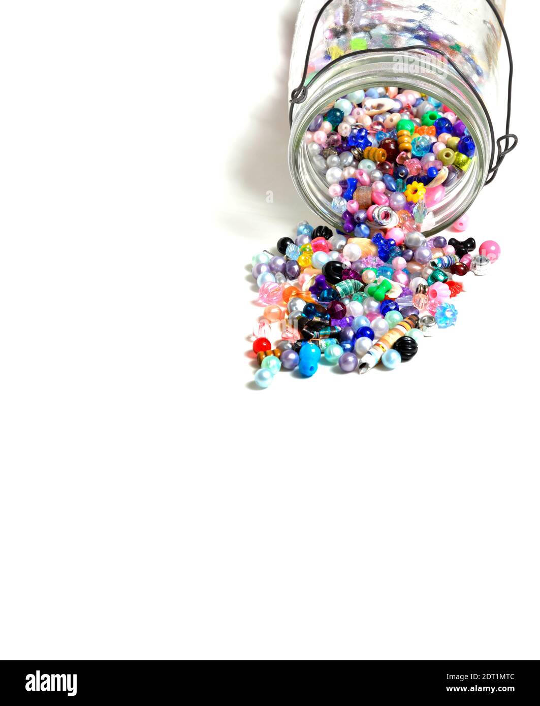 Perlen in Gläsern für die Erstellung von Kunst Hobbys Schmuck Stockfoto