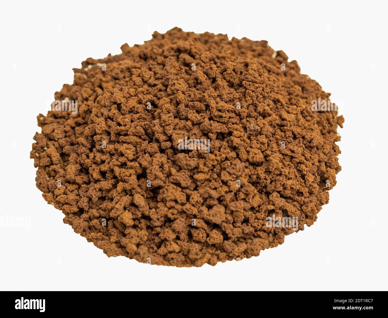 Granulierter Kaffee in einer Glasplatte auf einem Holzhintergrund Stockfoto