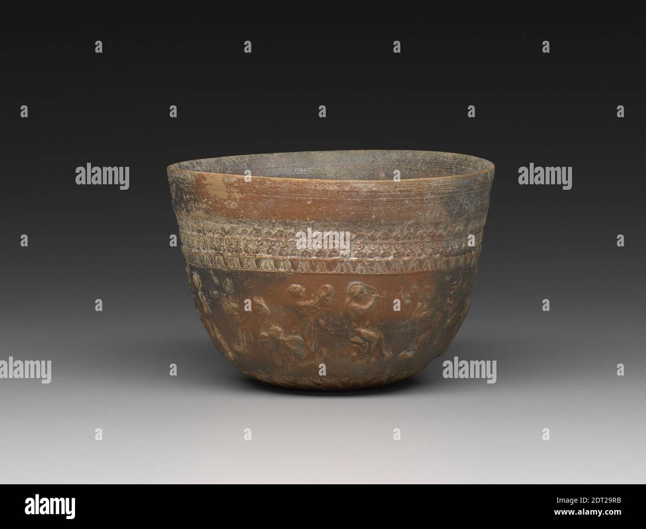 Megarian Bowl, ca. 250–150 v. Chr., Terrakotta, 8.7 × 12.5 cm (3 7/16 × 4 15/16 Zoll), Griechisch, Dachboden, Hellenistisch, Behälter - Keramik Stockfoto