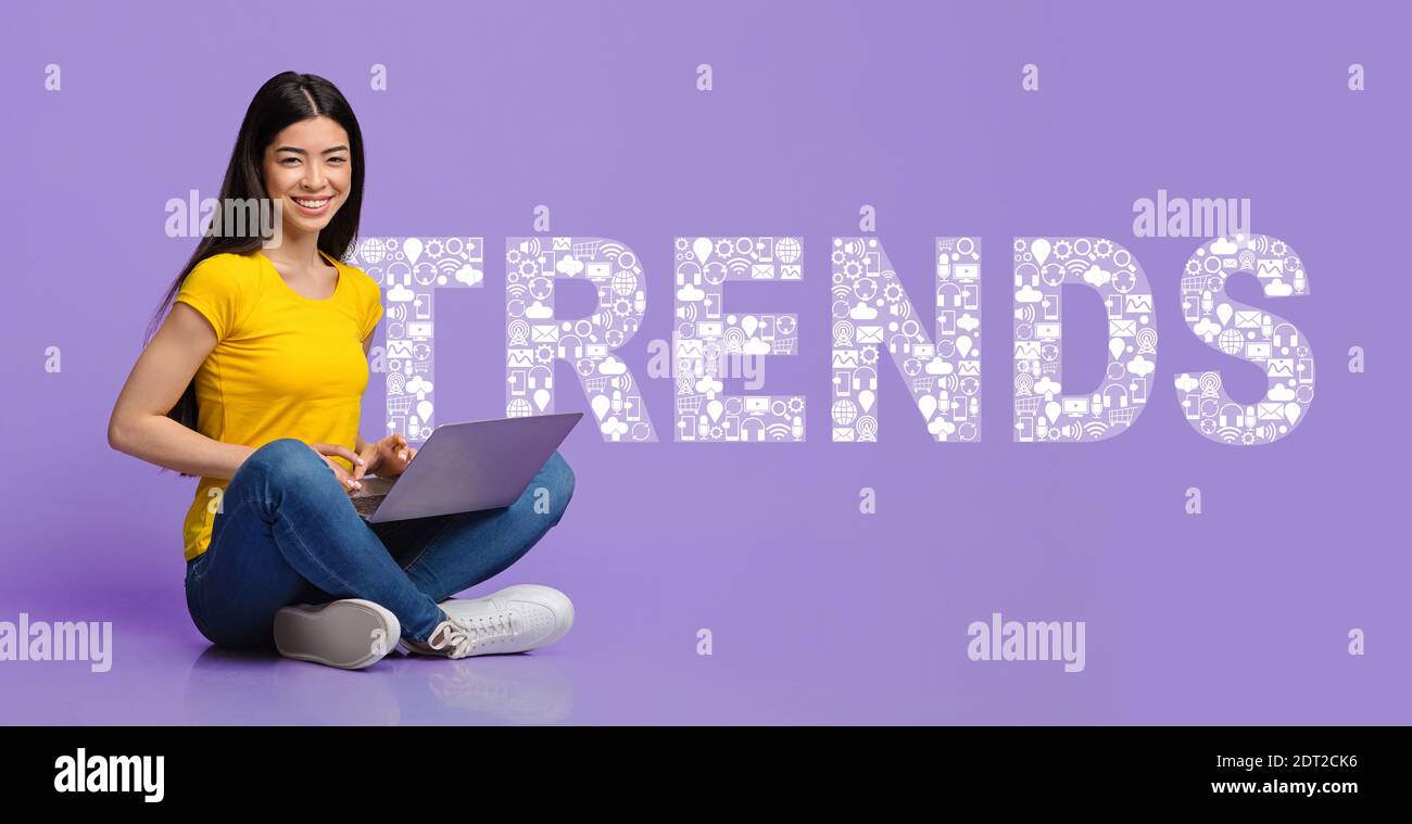 Junge asiatische Dame arbeiten oder studieren Remote auf Laptop, Collage mit Wort TRENDS auf violettem Hintergrund, Banner-Design Stockfoto