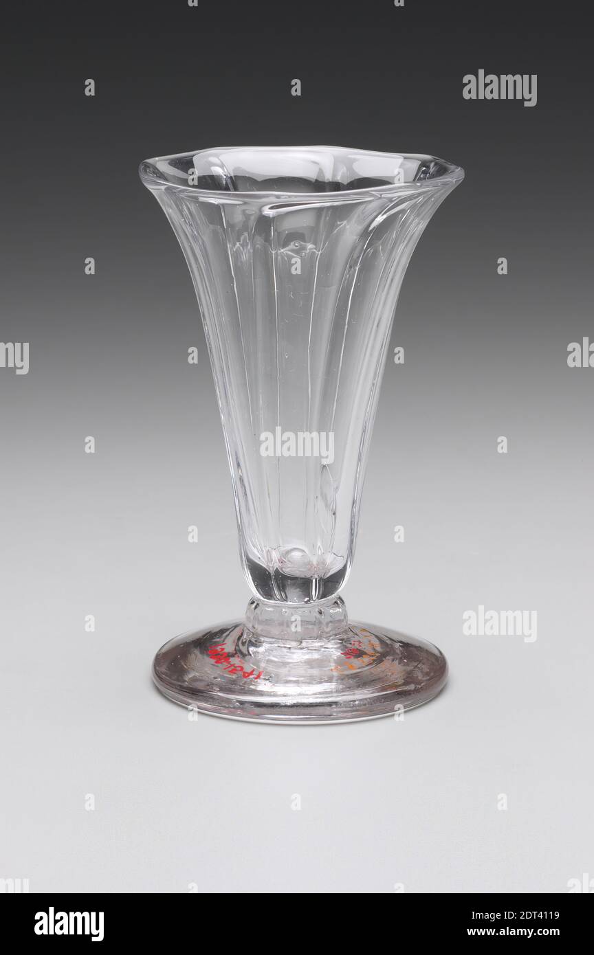 Geleeglas, mundgeblasenes Glas, 4 × 2 5/8 Zoll (10.16 × 6.67 cm), hergestellt in England, britisch, 18.–19. Jahrhundert, Behälter - Glas Stockfoto