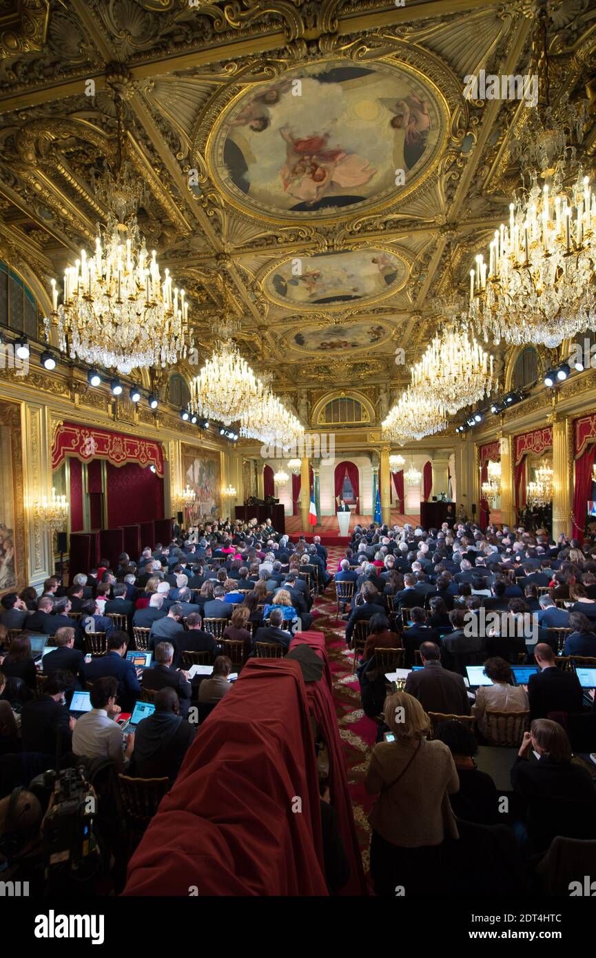 Präsident Francois Hollande spricht am 14. Januar 2014 bei einer Pressekonferenz im Elysee-Palast in Paris, Frankreich. Hollande streifte Fragen über eine angebliche Affäre mit einer Schauspielerin beiseite, als er Reformen ankündigte, um die Steuerlast für die Unternehmen zu verringern, die Arbeitskosten zu senken und die öffentlichen Ausgaben zu senken, um Frankreichs stagnierende Wirtschaft wiederzubeleben. Foto von Nicolas Gouhier/ABACAPRESS.COM Stockfoto