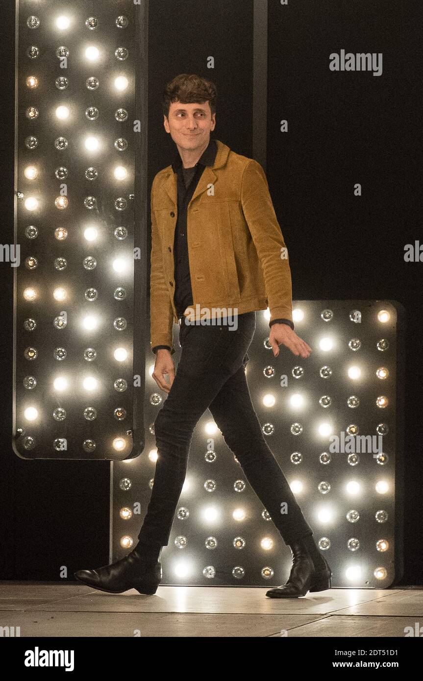 Hedi Slimane Der Designer Hedi Slimane erscheint am Ende der Herbst-Winter 2014/2015