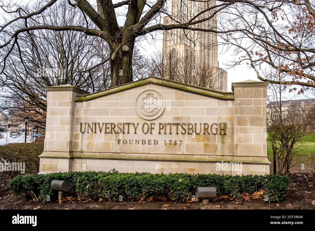 Pittsburgh, Pennsylvania, USA - 11. Januar 2020: Unterschrift der University of Pittsburgh (Pitt); Pitt ist eine öffentliche Forschungsuniversität. Stockfoto