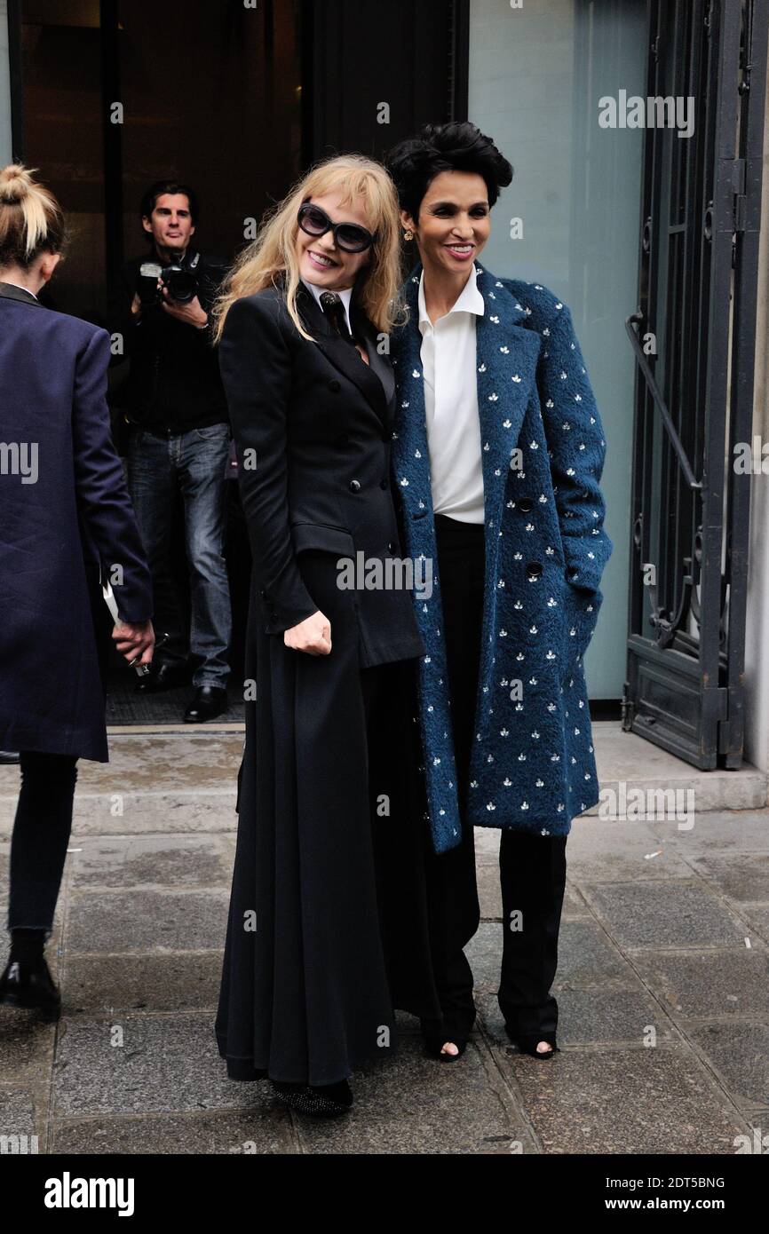 Farida Khelfa und Arielle Dombasle kommen bei Jean-Paul Gaultiers Frühjahr-Sommer 2014 Haute-Couture-Ausstellung, die am 22. Januar 2014 in Paris, Frankreich, stattfand. Foto von Alban Wyters/ABACAPRESS.COM Stockfoto