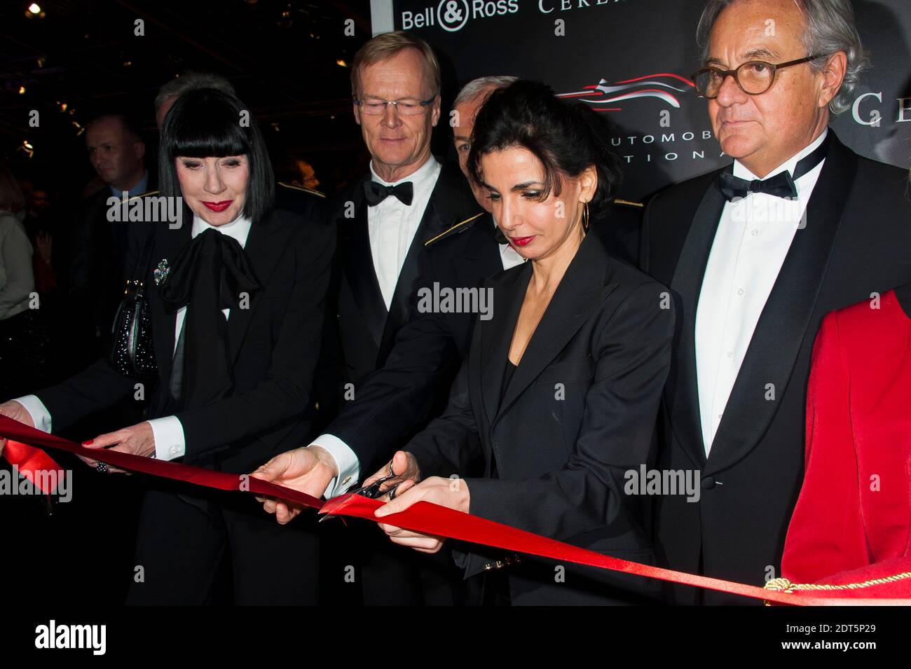 Rachida Dati, Ari Vatanen, Festivalpräsident Remi Depoix und Chantal Thomass beim 29. Internationalen Automobilfestival, das am 28 2014. Januar im Hotel des Invalides in Paris, Frankreich, stattfand. Foto von Nicolas Genin/ABACAPRESS.COM Stockfoto