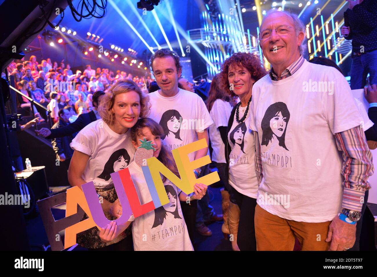 EXCLUSIF - Nouvelle Star 2014 - La famille de Pauline sa maman son père et son Grand- Pere sur le septieme prime sous le chapiteau de L' Arche de Saint Germain a Issy - Les - Moulineaux, Frankreich, Le 30 janvier 2014. Foto von Nicolas Gouhier/ABACAPRESS.COM Stockfoto