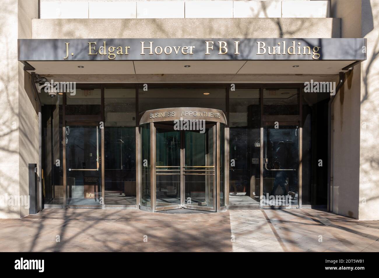 Zeichen des FBI über dem Eingang zu ihrem Hauptquartier in Washington, Stockfoto