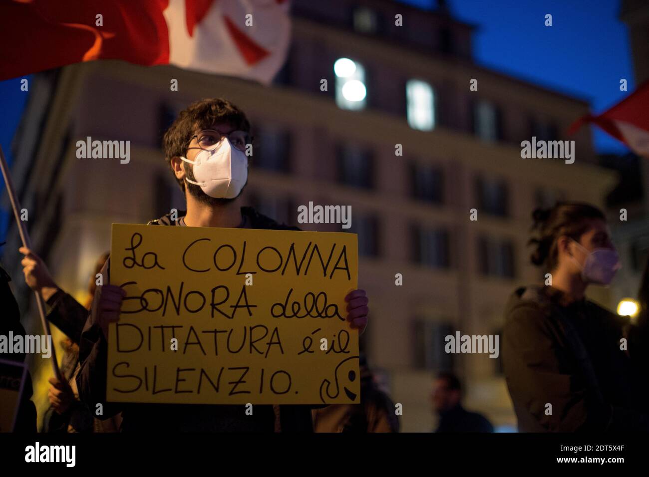 Rom, Italien. Dezember 2020. Heute haben die drei italienischen Hauptgewerkschaften: CGIL, CISL, UIL (Roms Zweigstellen), unterstützt von einer Delegation von Studenten, eine Demo abgehalten, um die Ita Gov zu rufen, um den Waffenverkauf an al sisi ägyptischen Regime zu stoppen. Darüber hinaus forderten Demonstranten und Bürger die Gov nachdrücklich für Wahrheit und Gerechtigkeit für Giulio Regeni und die sofortige Freilassung des ägyptischen Studenten der Universität von Bologna, Patrick Zaki. Kredit: LSF Foto/Alamy Live Nachrichten Stockfoto