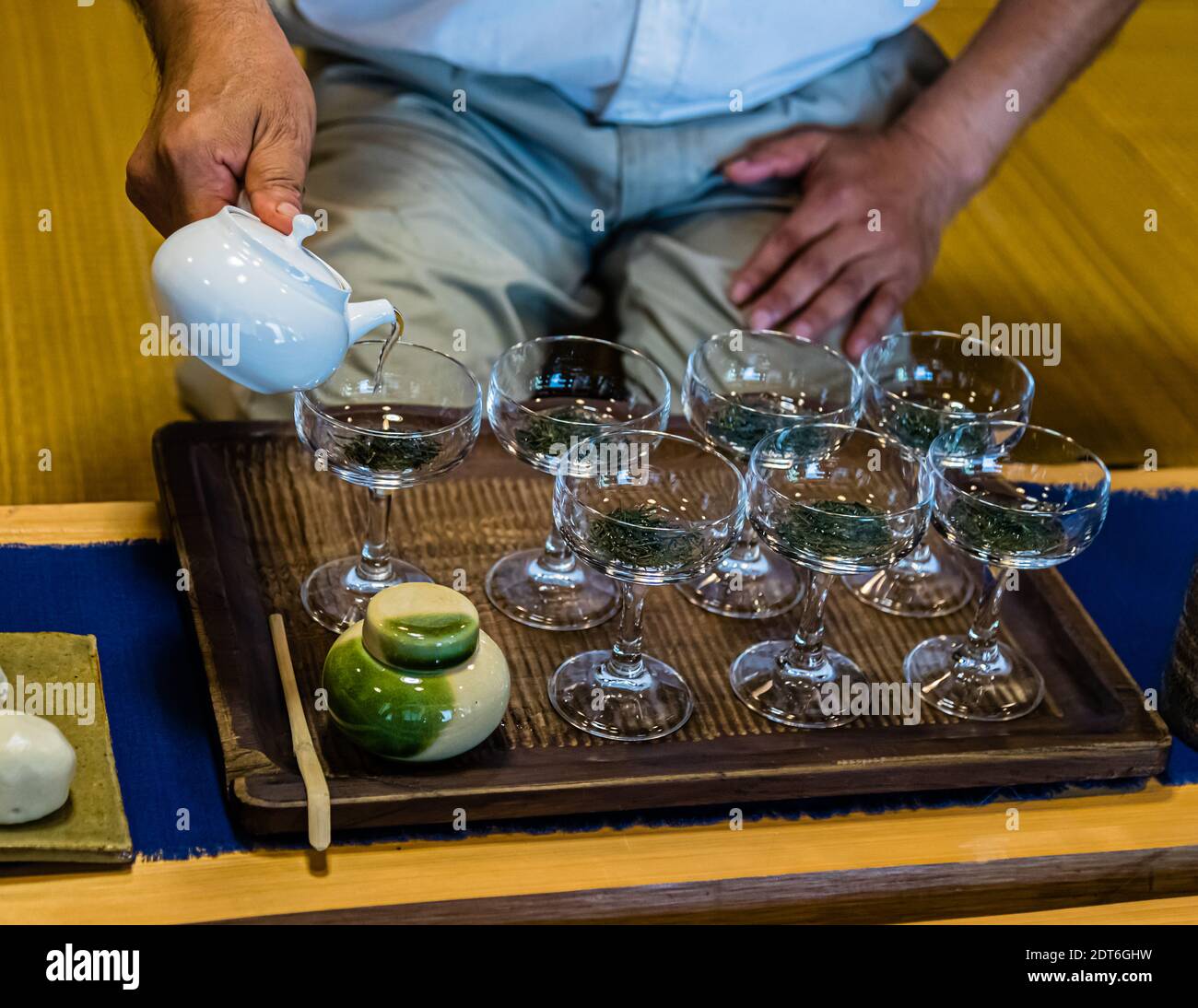 Verkostung von grünem Tee in Shizuoka, Japan Stockfoto