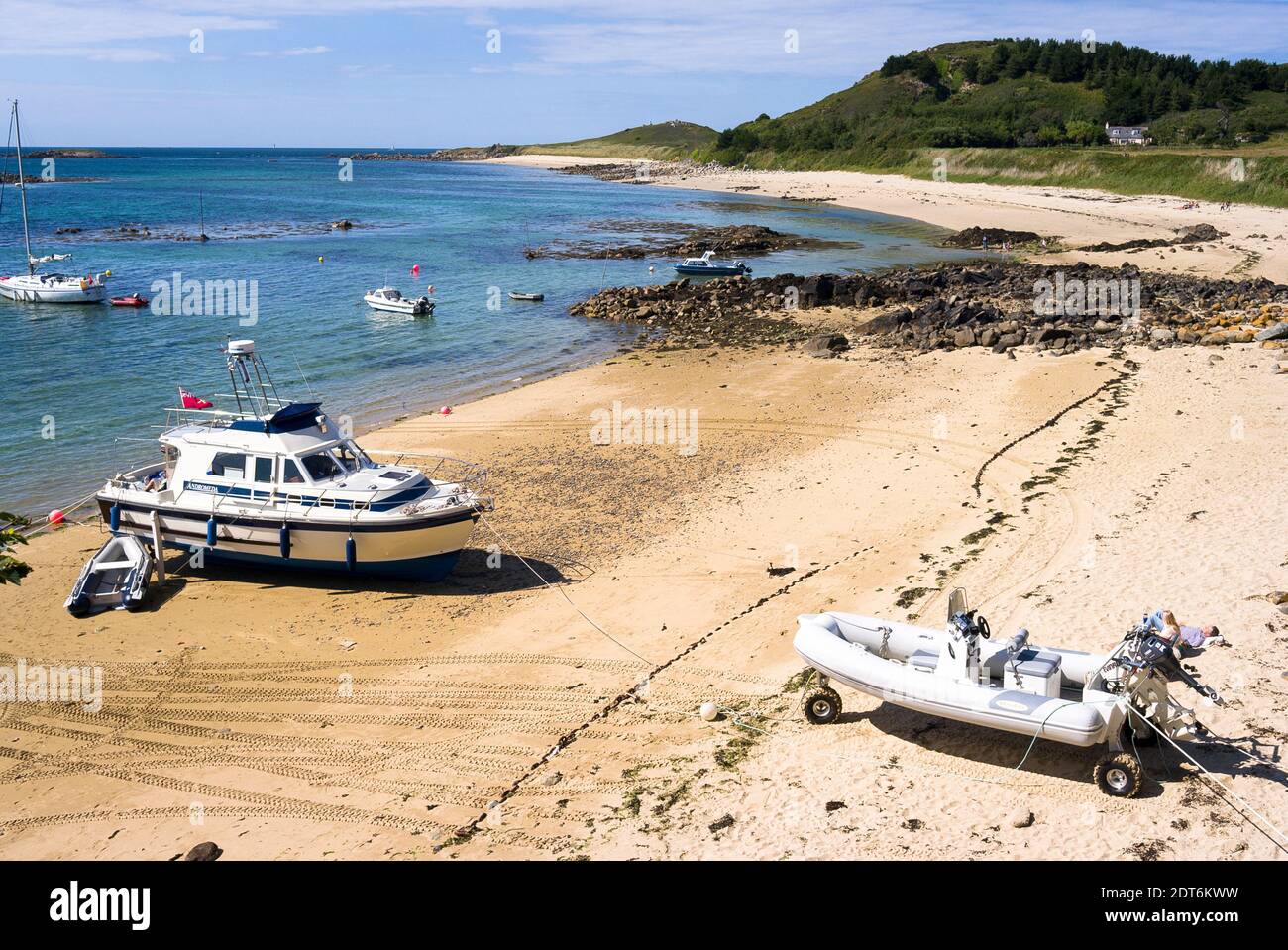 An diesem Sandstrand am Herm Island Channel können Sie ein Gezeitenbad nehmen Inseln Großbritannien im Juni Frühsommer Stockfoto