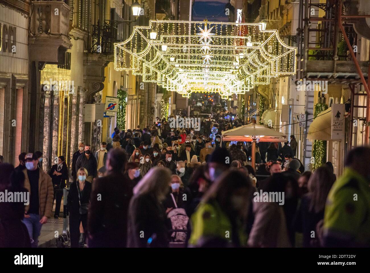 Rom, Italien: Weihnachts-Shopping-Tage, via dei Condotti. © Andrea Sabbadini Stockfoto