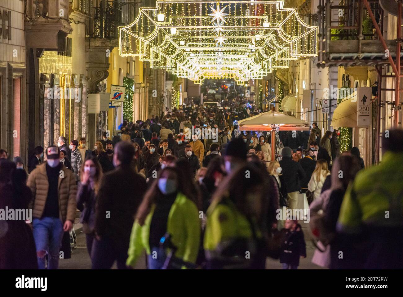 Rom, Italien: Weihnachts-Shopping-Tage, via dei Condotti. © Andrea Sabbadini Stockfoto