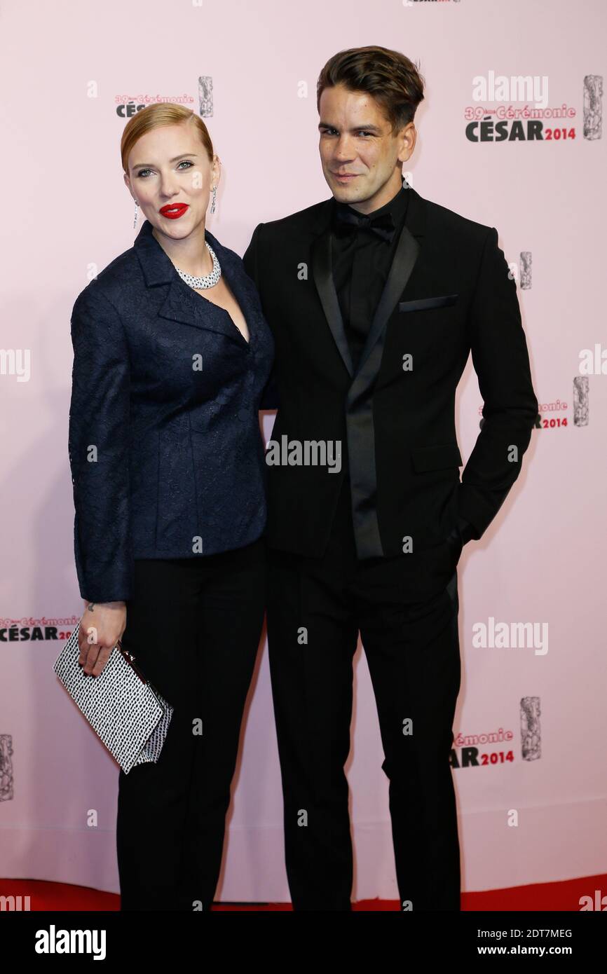 Scarlett Johansson And Romain Dauriac Stockfotos Und Bilder Kaufen Alamy