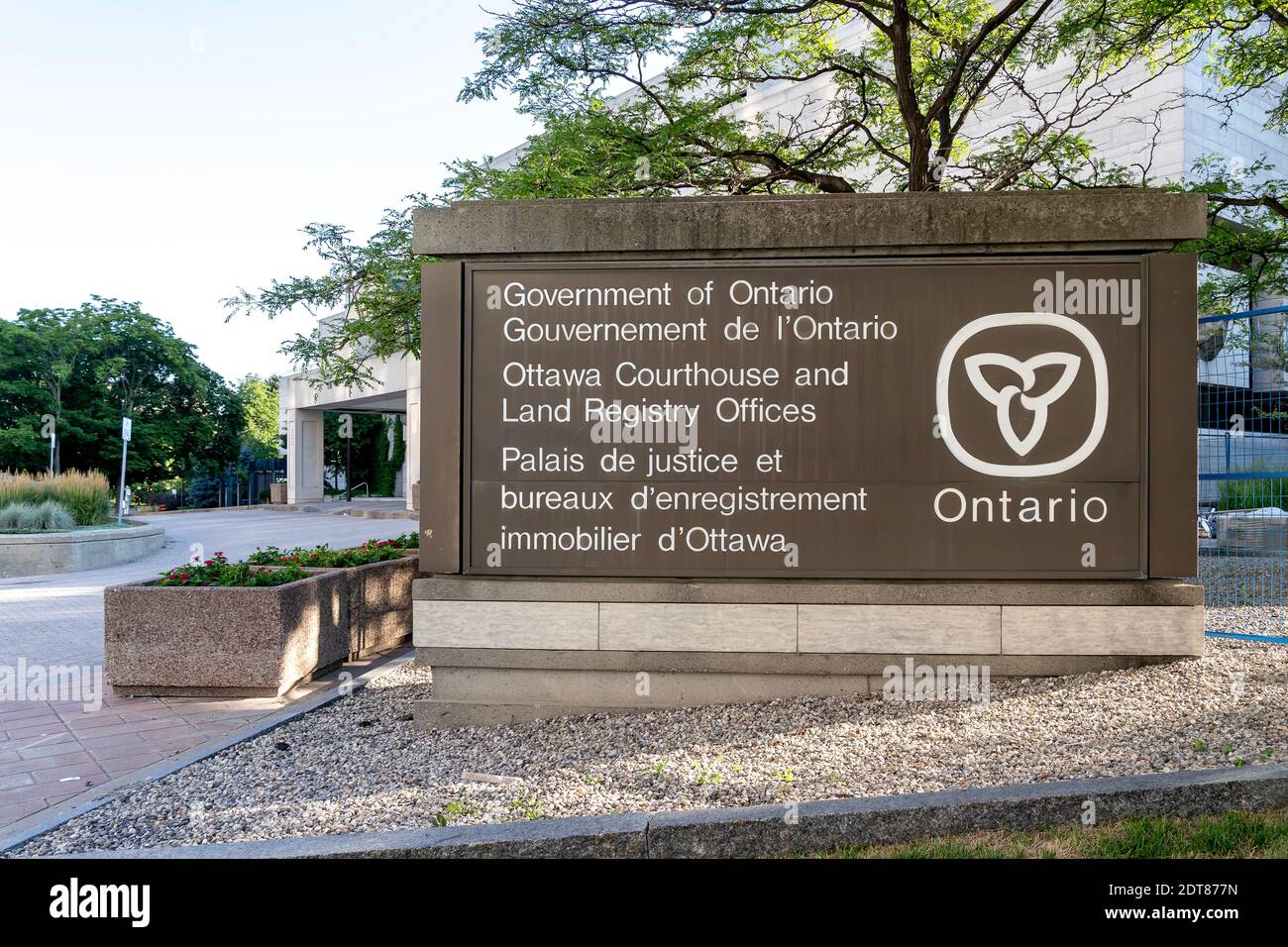 Zeichen des Ottawa Courthouse und Grundbuchamt in Ottawa, Kanada Stockfoto
