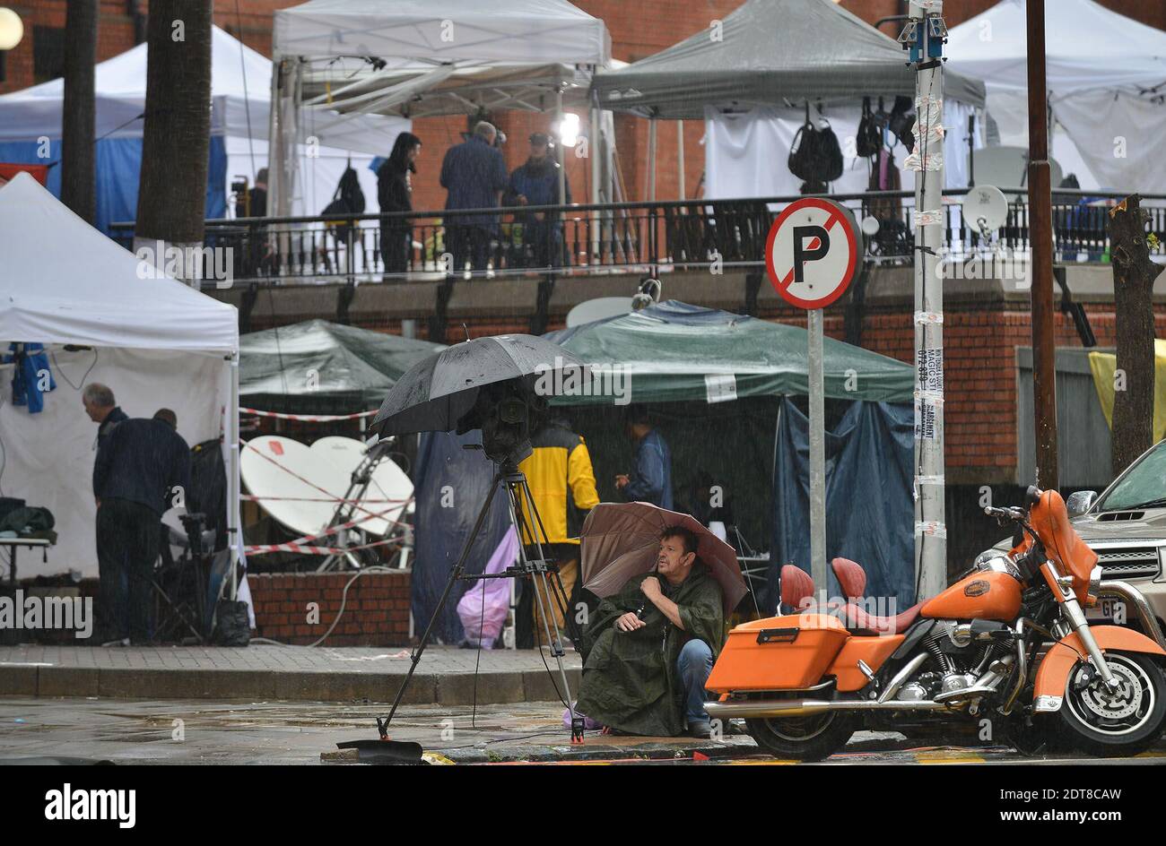 Medias vor dem Pretoria High Court in Pretoria, Südafrika am 4. März 2014. Eine zweite Zeugin beim Mordprozess gegen den südafrikanischen Athleten Oscar Pistorius hat dem Gericht mitgeteilt, dass sie am 14. Februar 2013 von den Klängen eines Kampfes geweckt wurde. Pistorius plädierte auf nicht schuldig, seine Freundin Reeva Steenkamp absichtlich zu töten. Foto von Mujahid Safodien/ABACAPRESS.COM Stockfoto