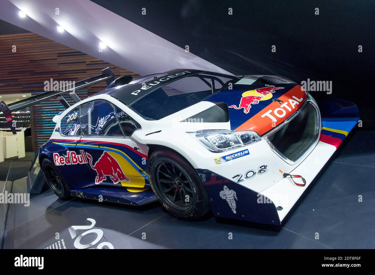 Schweiz Automobil Peugeot Stockfotos und -bilder Kaufen - Alamy