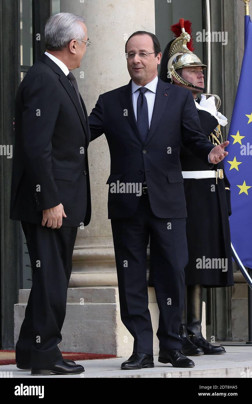 Präsident Francois Hollande begrüßt seinen libanesischen Amtskollegen Michel Sleimane vor einem Treffen im Elysee-Palast in Paris am 05. März 2014. Foto von Stephane Lemouton/ABACAPRESS.COM Stockfoto