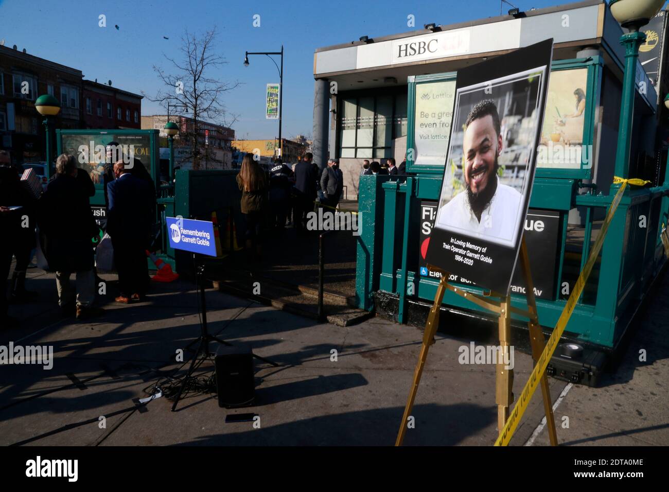 Brooklyn, NY, USA. Dezember 2020. Atmosphere kündigt Gedenkstätte für den Bahnbetreiber Garrett Goble an, der bei einem absichtlichen Eisenbahnbrand am 27. März in Harlem ums Leben gekommen ist. 21. Dezember 2020 in Brooklyn, New York City. Kredit: Mpi43/Media Punch/Alamy Live Nachrichten Stockfoto