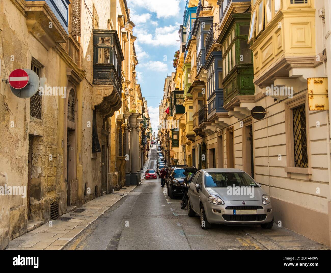 Valletta, Malta 2-18-2020: Straßen von Valletta (oder Il-Belt) Hauptstadt des Mittelmeers Inselstaat Malta Stockfoto