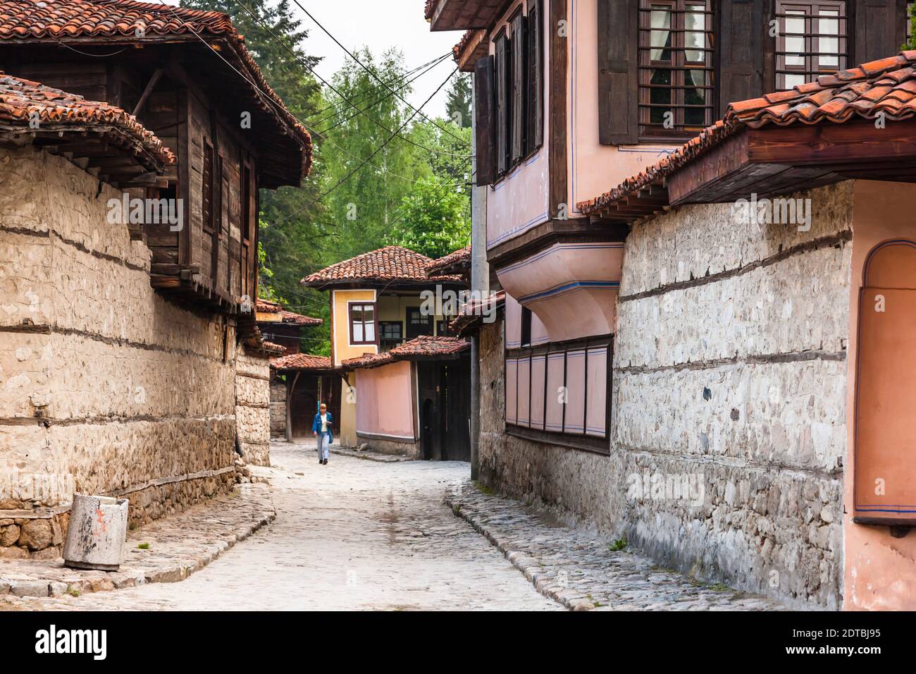 Bulgarisches traditionelles Haus und Straße von Koprivshtitsa, Sofia Provinz, Bulgarien, Südosteuropa, Europa Stockfoto