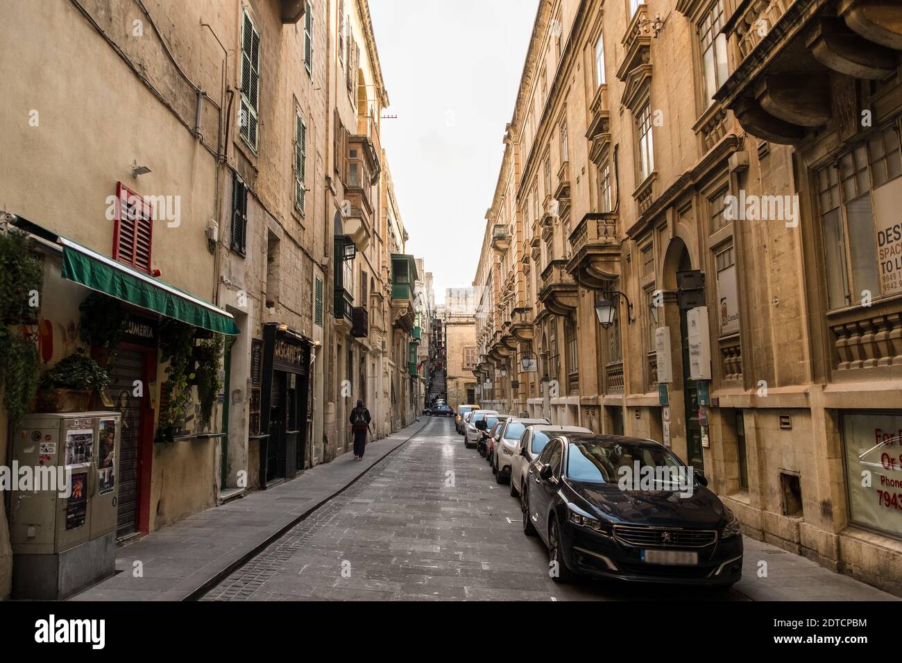 Valletta, Malta 2-18-2020: Straßen von Valletta (oder Il-Belt) Hauptstadt des Mittelmeers Inselstaat Malta Stockfoto