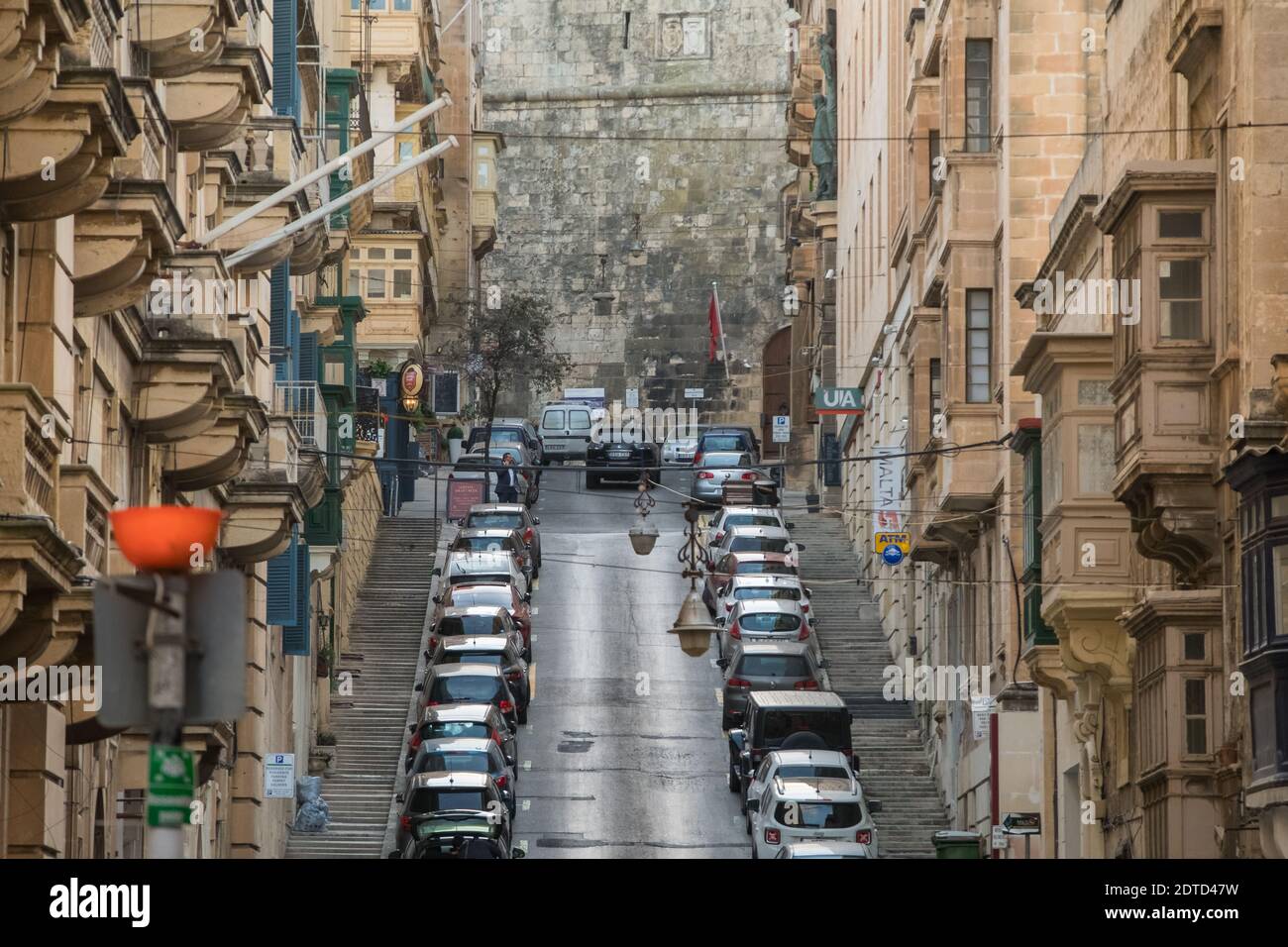 Valletta, Malta 2-18-2020: Straßen von Valletta (oder Il-Belt) Hauptstadt des Mittelmeers Inselstaat Malta Stockfoto