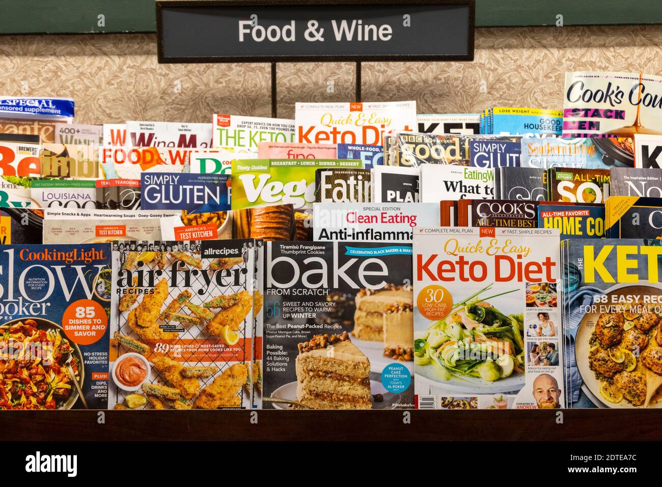 Lebensmittel- und Weinzeitschriften in Regalen, Barnes and Noble, USA Stockfoto