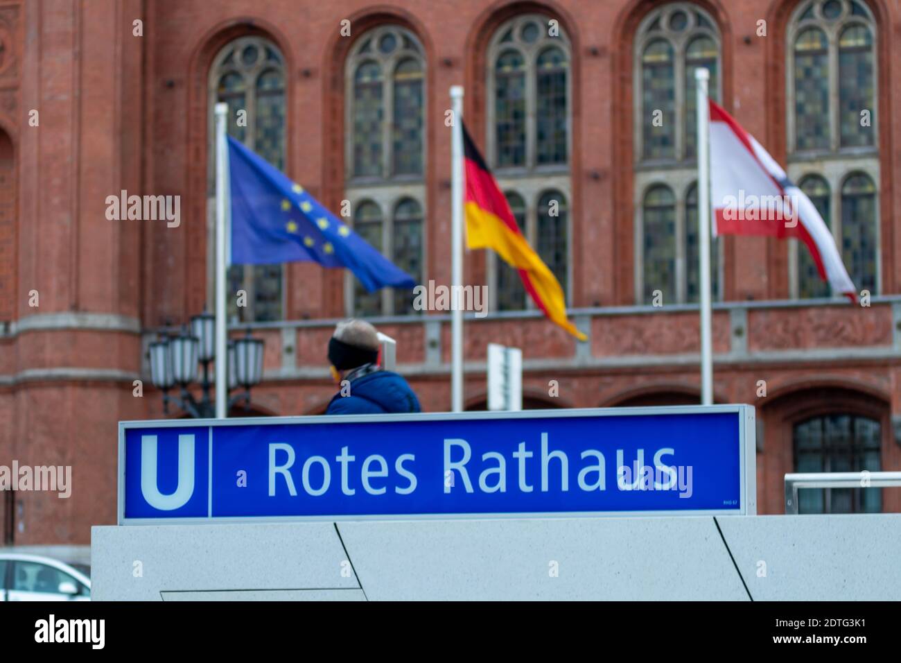 ROTES RATHAUS U BAHNEINGANG visual data 7