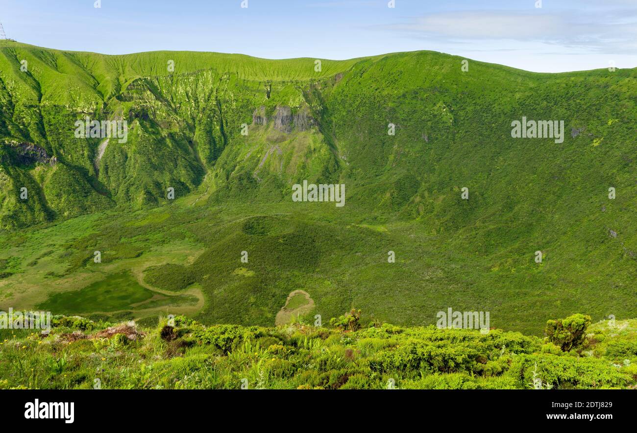 Die Caldera von Faial bei Cabeco Gordo. Faial Island, eine Insel auf den Azoren (Ilhas dos Acores) im Atlantischen Ozean. Die Azoren sind ein autonomes RE Stockfoto